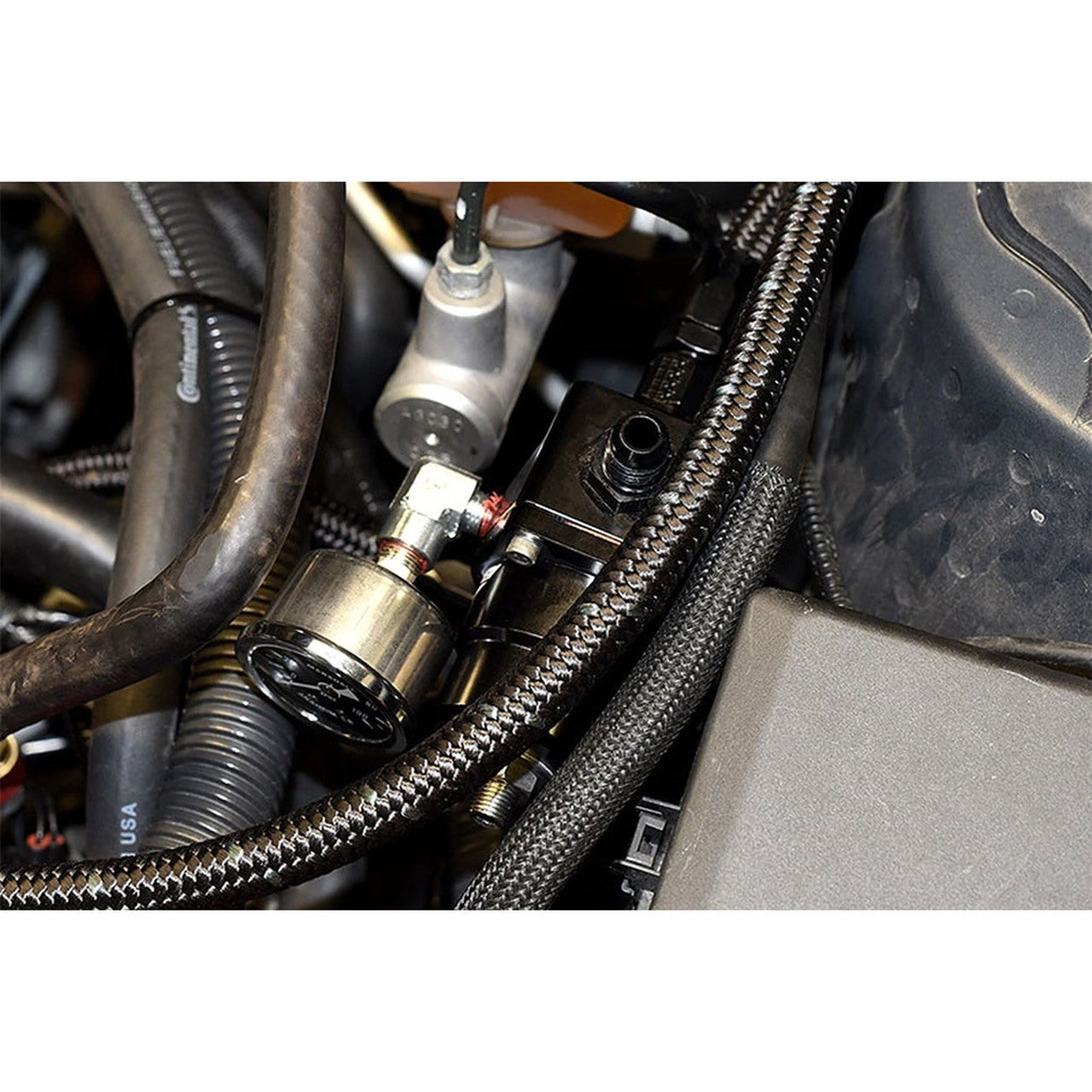 IAG Performance 0-100 PSI Liquid Filled Fuel Pressure Gauge (Black Face)